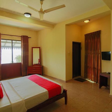 Oyo 553 Polhena Bay Resort ماتارا المظهر الخارجي الصورة