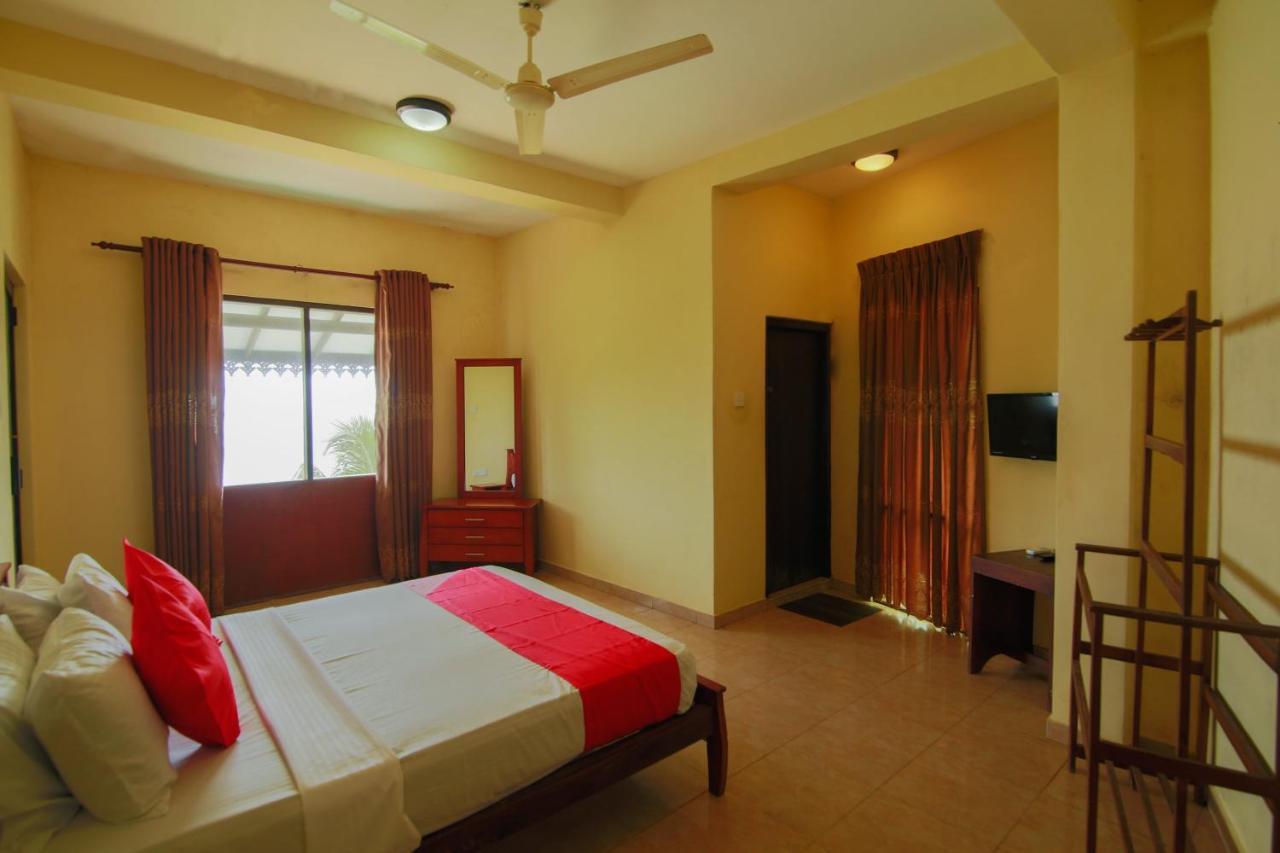 Oyo 553 Polhena Bay Resort ماتارا المظهر الخارجي الصورة